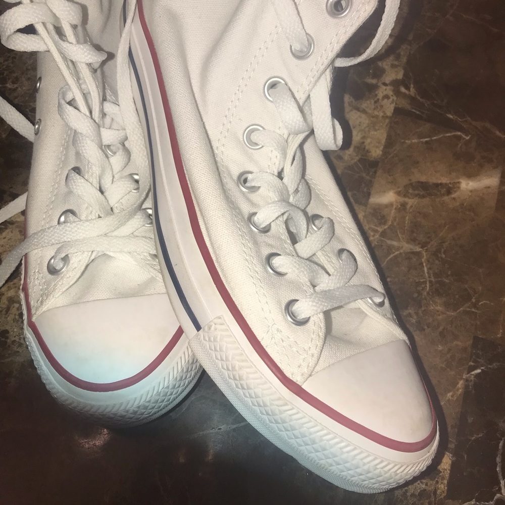 White Converse only worn once. Size 10 women/8men